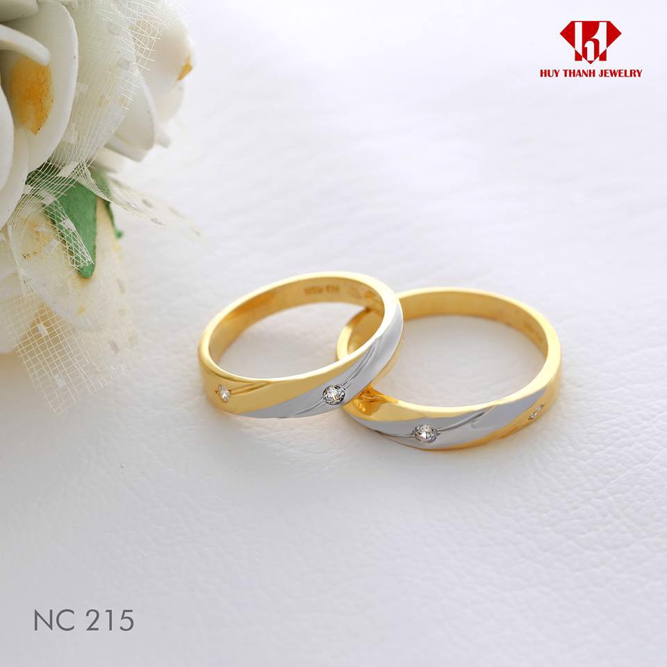 đeo nhẫn cưới ngón áp út tay trái đeo nhẫn cưới ngón áp út tay trái